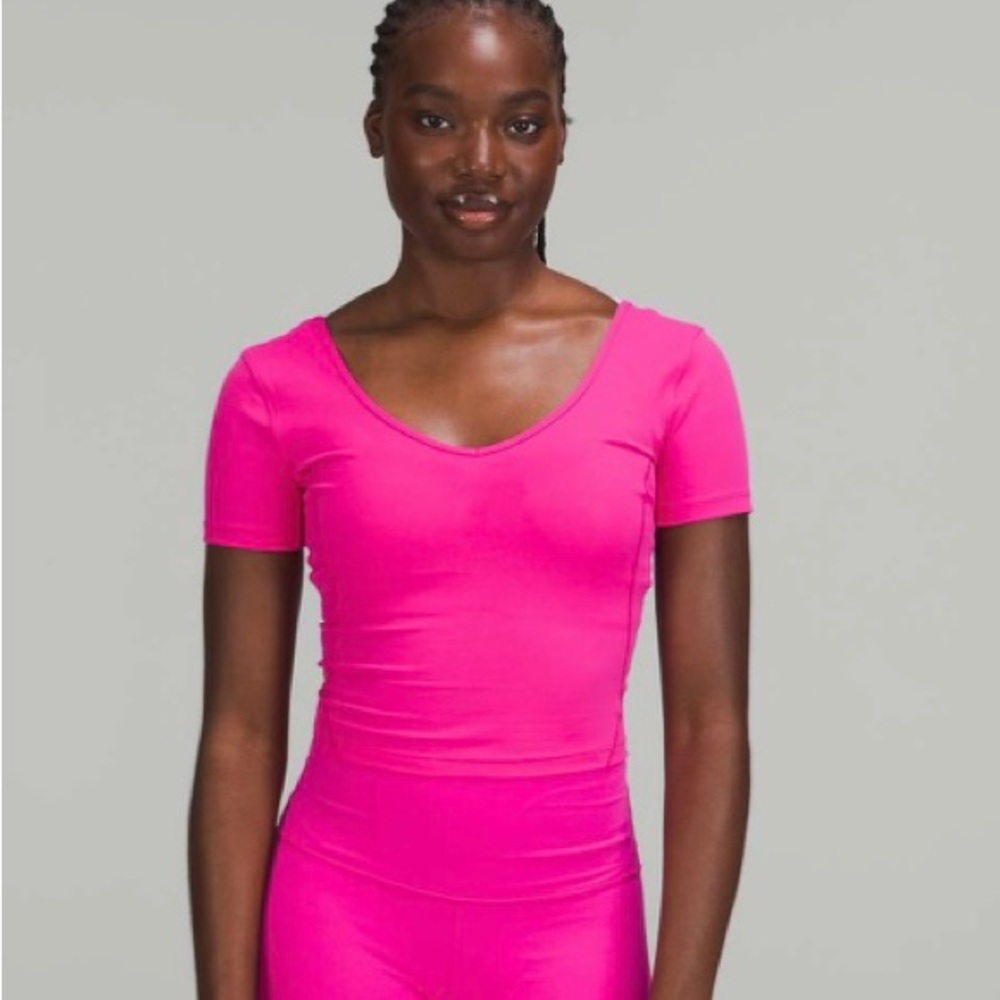 Lululemon Align T-shirt short sleeve cropped - size 6 - Sonic Pink NEVER WORN